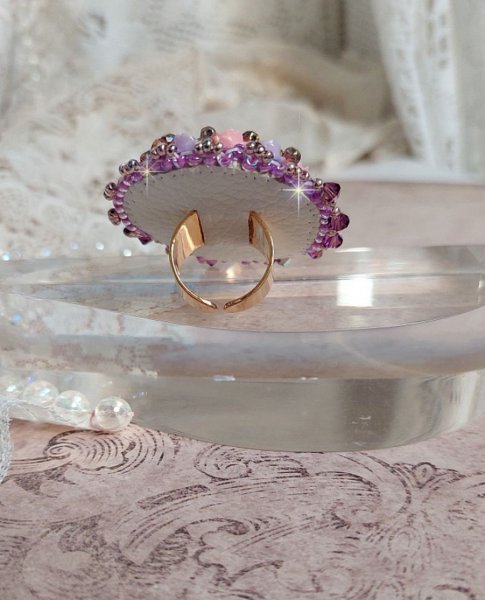 Glace Purple Ring geborduurd met Swarovski kristallen en hars rozen