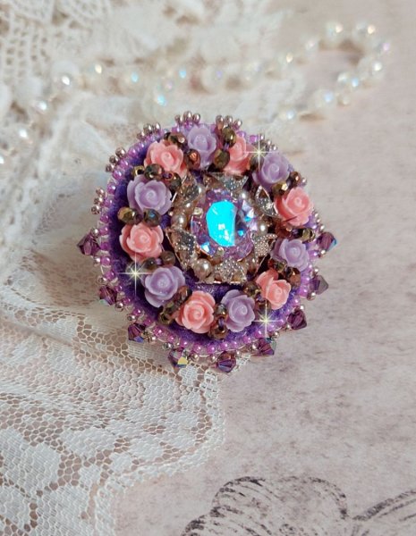 Glace Purple Ring geborduurd met Swarovski kristallen en hars rozen