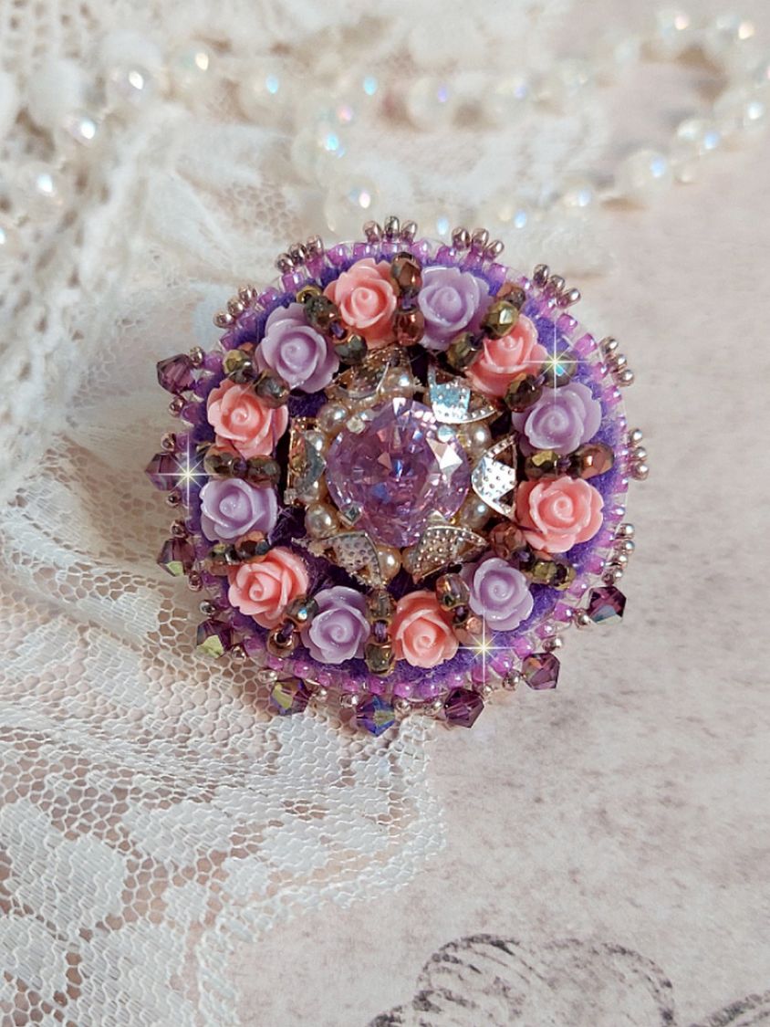 Glace Purple Ring geborduurd met Swarovski kristallen en hars rozen