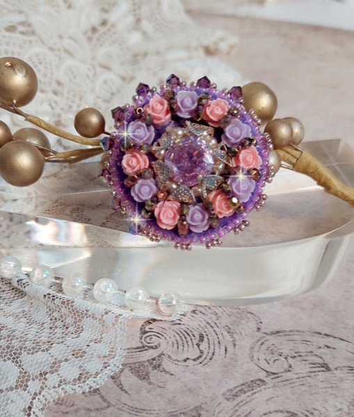 Glace Purple Ring geborduurd met Swarovski kristallen en hars rozen