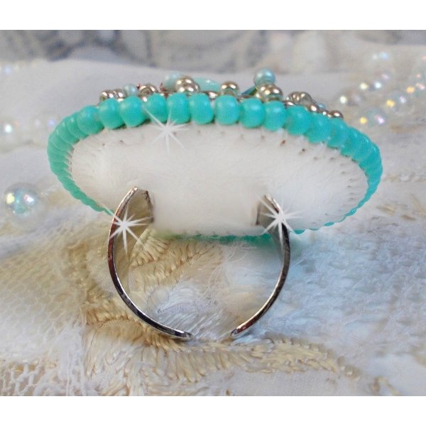 Blue Flowers Haute-Couture ring geborduurd met een harsroos en Swarovski-kristallen 