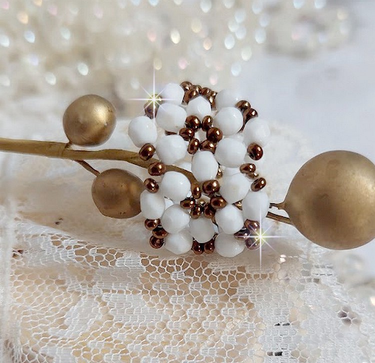 Horizon ring met witte opaal facetten in boheems glas