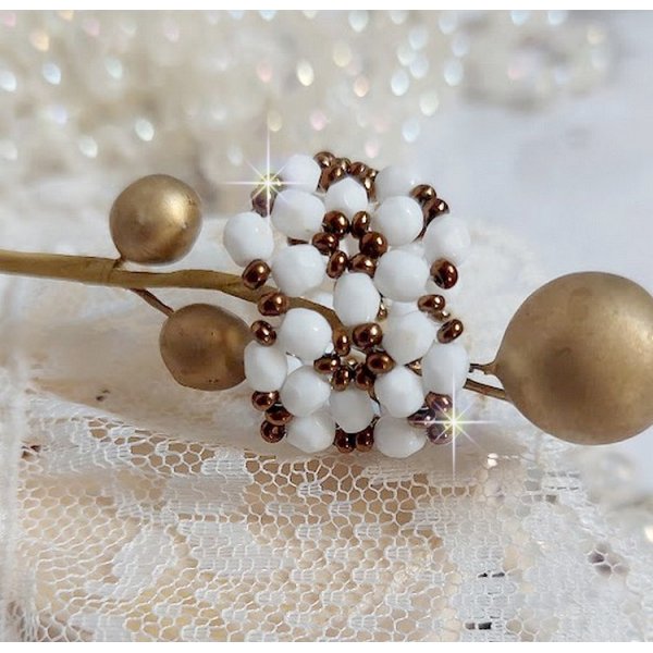 Horizon ring met witte opaal facetten in boheems glas