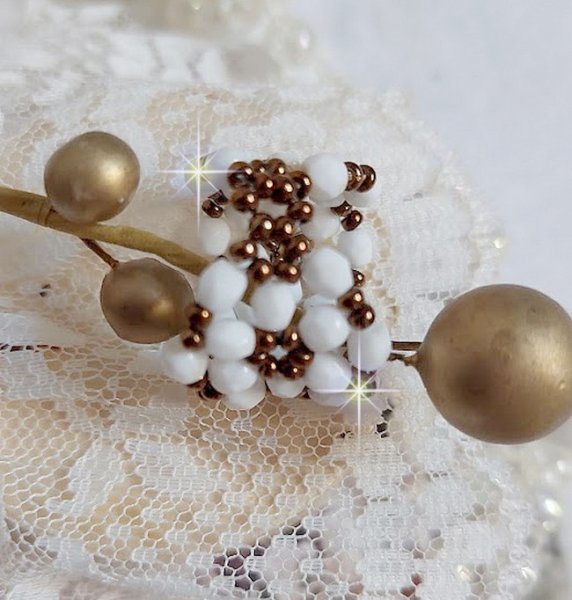 Horizon ring met witte opaal facetten in boheems glas