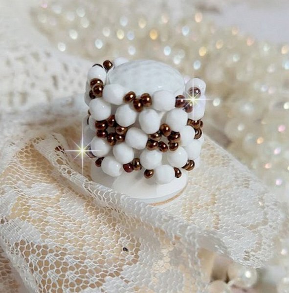 Horizon ring met witte opaal facetten in boheems glas