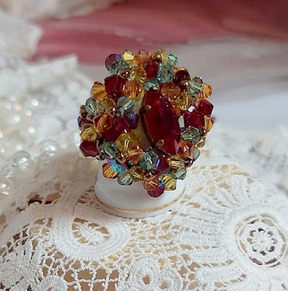 Iroise ring met facetten, draaiende toppen en een Swarovski kristallen shuttle
