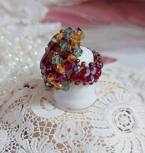 Iroise ring met facetten, draaiende toppen en een Swarovski kristallen shuttle