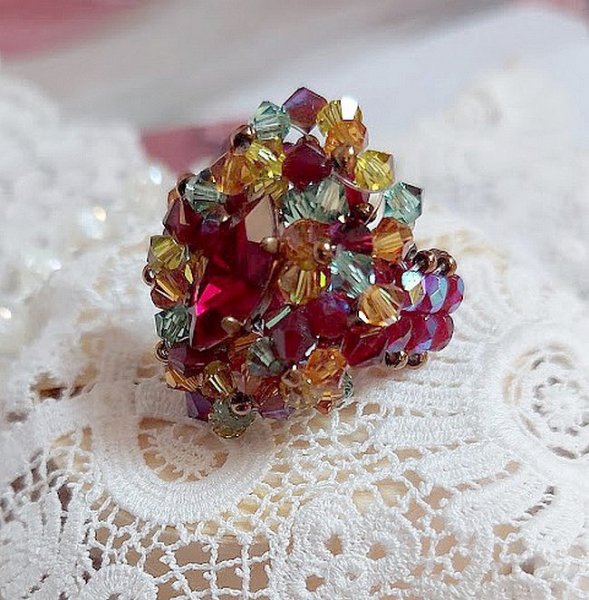 Iroise ring met facetten, draaiende toppen en een Swarovski kristallen shuttle