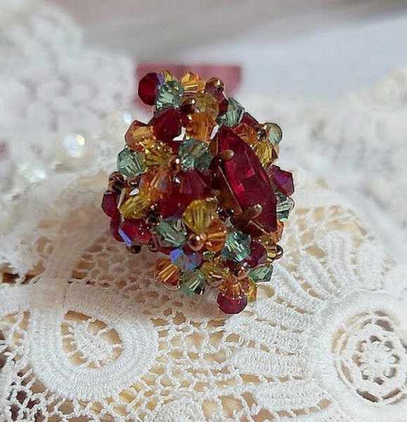 Iroise ring met facetten, draaiende toppen en een Swarovski kristallen shuttle