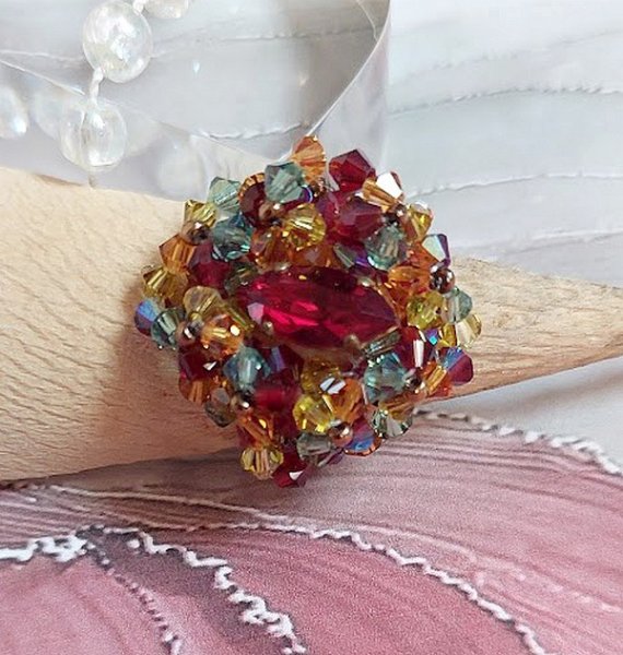 Iroise ring met facetten, draaiende toppen en een Swarovski kristallen shuttle