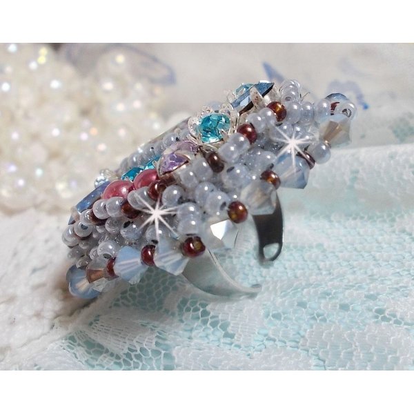 Mademoiselle Bluse ring geborduurd met Swarovski kristallen en prachtige parels van kwaliteit