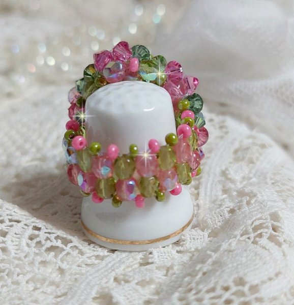 Miss Lady ring met facetten en draaiende toppen in Swarovski kristal