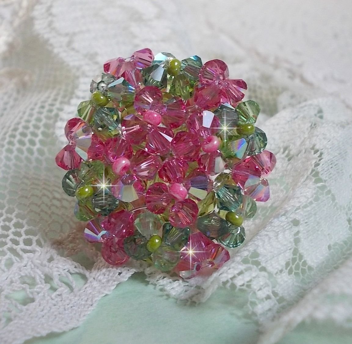 Miss Lady ring met facetten en draaiende toppen in Swarovski kristal
