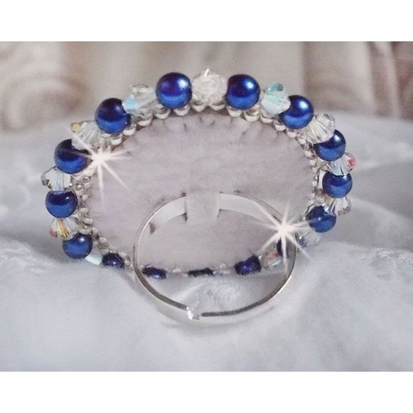 Blue Nile ring geborduurd met lapis lazuli en Swarovski kristallen