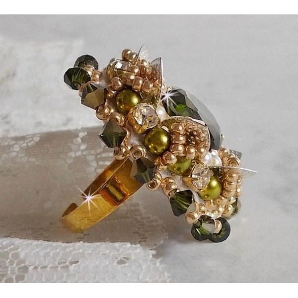 Ring L'Oiseau des Iles Groen Zilver geborduurd met parels, Swarovski kristallen en rocailles