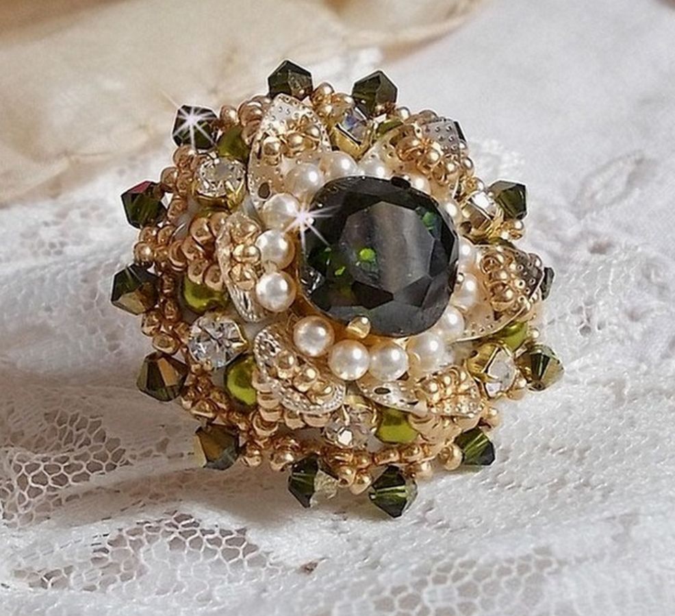 Ring L'Oiseau des Iles Groen Zilver geborduurd met parels, Swarovski kristallen en rocailles