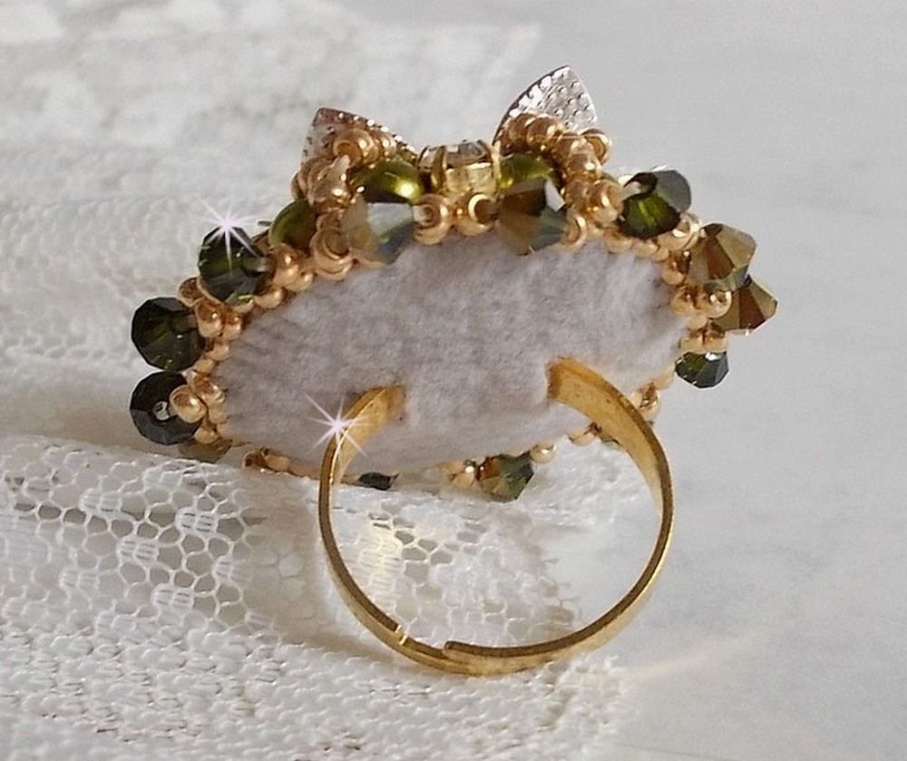 Ring L'Oiseau des Iles Groen Zilver geborduurd met parels, Swarovski kristallen en rocailles