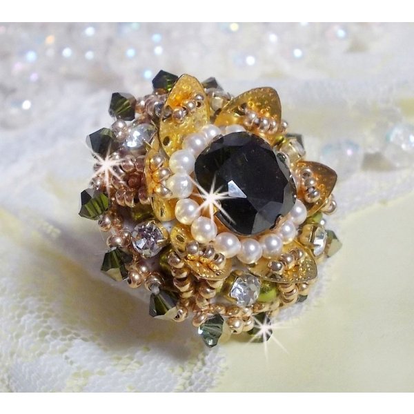 L'Oiseau des Iles Groen Gouden Ring geborduurd met Swarovski kristallen, chatons, parels en rocailles