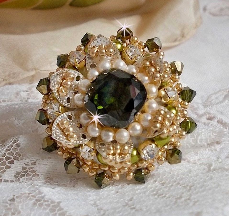 Ring L'Oiseau des Iles Groen Zilver geborduurd met parels, Swarovski kristallen en rocailles