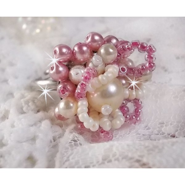 Bague D&eacute;tente avec des perles nacr&eacute;es de Swarovski