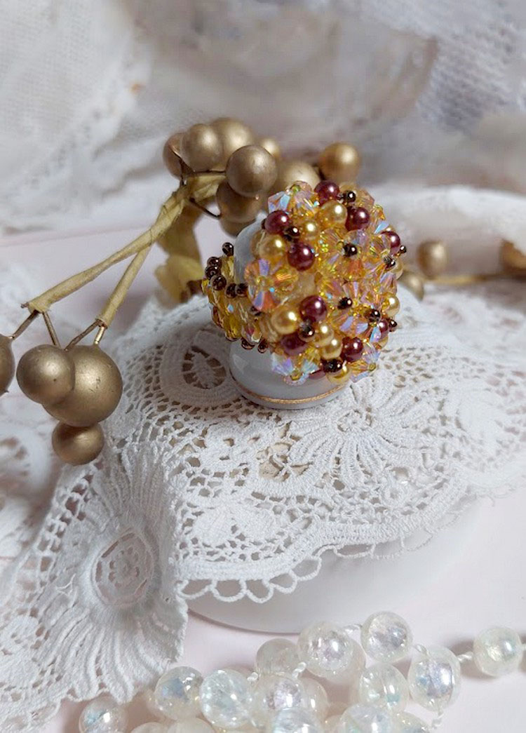 Sunshine ring met facetten, parelkraaltjes en Swarovski kristallen spinners