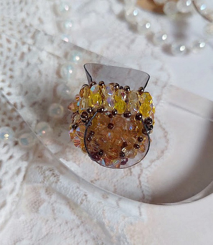 Sunshine ring met facetten, parelkraaltjes en Swarovski kristallen spinners