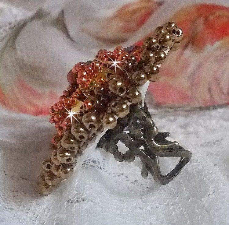 Bague Soufle d'Automne Ethnique avec un cabochon topaz vintage