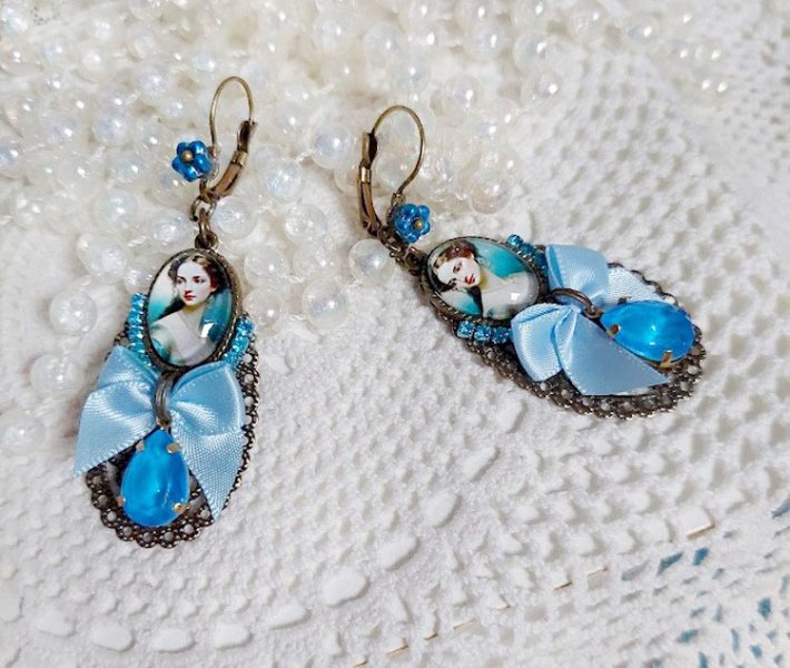 BO Aily créées avec cabochons loupes, nœud satin, strass, perles Cristal Swarovski, dormeuses laiton