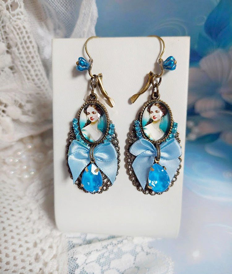 BO Aily créées avec cabochons loupes, nœud satin, strass, perles Cristal Swarovski, dormeuses laiton