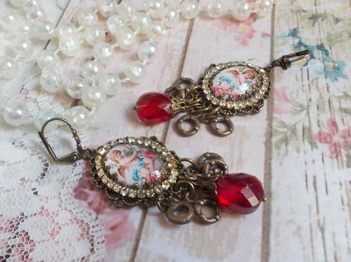 BO Petit Ange gemaakt met vergrotende Engel cabochons, kristallen, bedels en glazen kralen