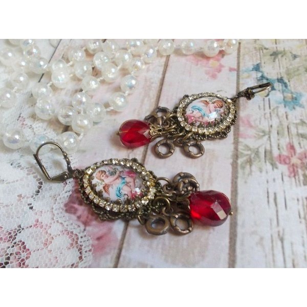 BO Petit Ange gemaakt met vergrotende Engel cabochons, kristallen, bedels en glazen kralen