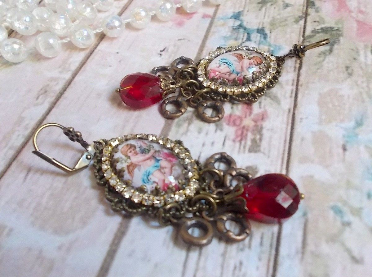 BO Petit Ange gemaakt met vergrotende Engel cabochons, kristallen, bedels en glazen kralen