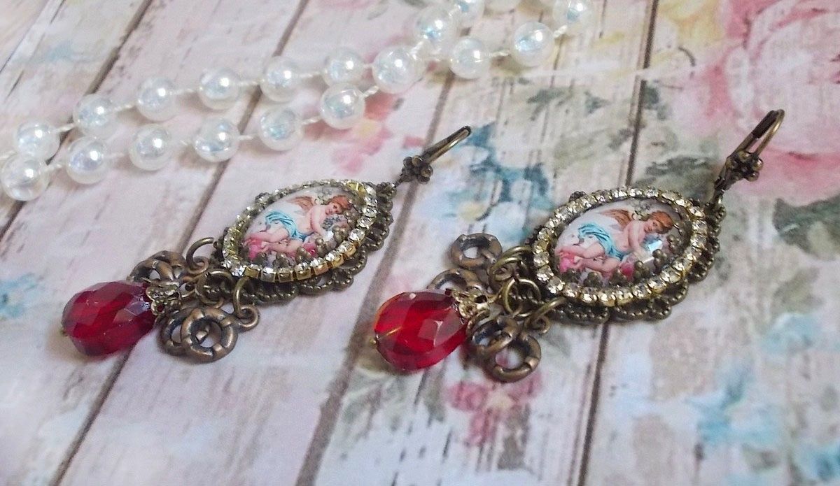 BO Petit Ange gemaakt met vergrotende Engel cabochons, kristallen, bedels en glazen kralen