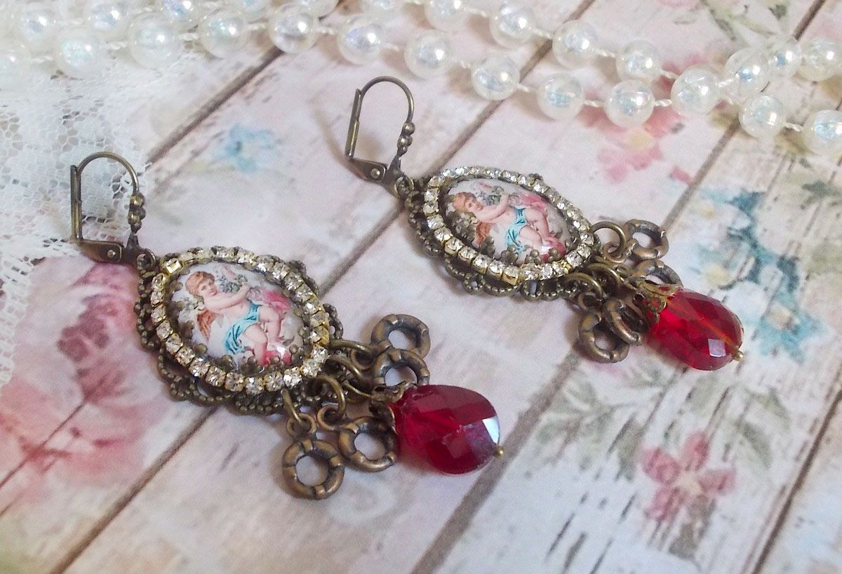 BO Petit Ange gemaakt met vergrotende Engel cabochons, kristallen, bedels en glazen kralen