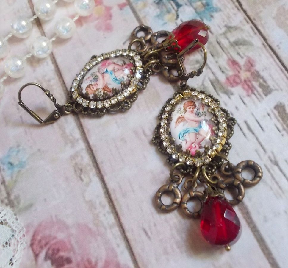 BO Petit Ange gemaakt met vergrotende Engel cabochons, kristallen, bedels en glazen kralen
