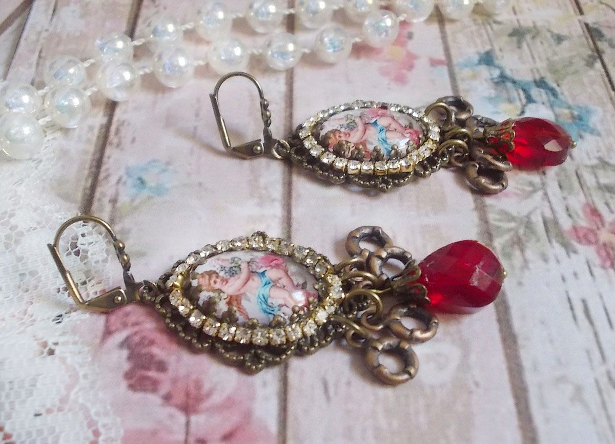 BO Petit Ange gemaakt met vergrotende Engel cabochons, kristallen, bedels en glazen kralen