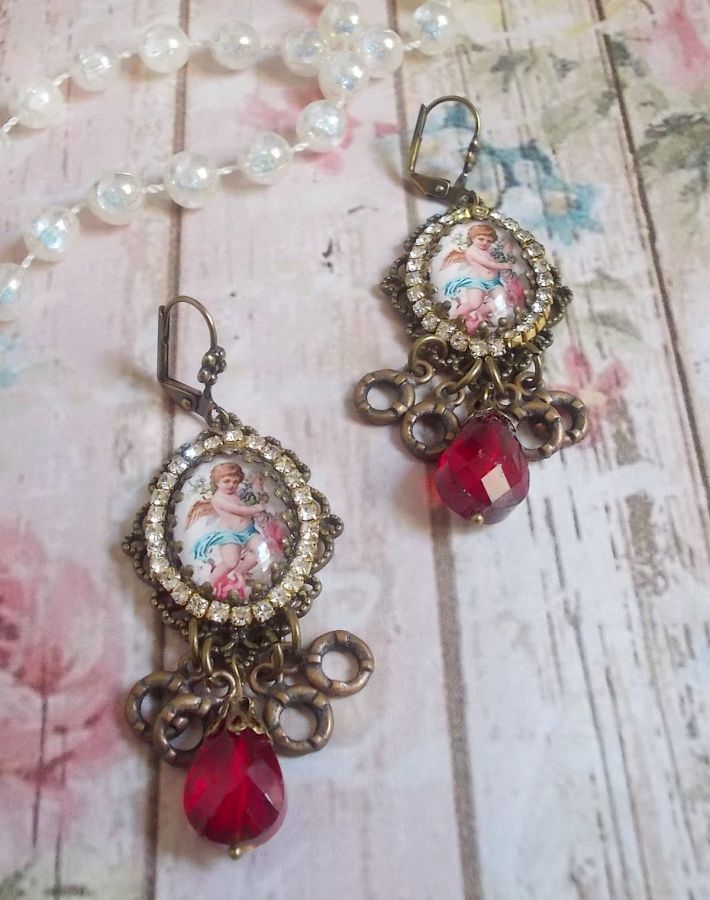 BO Petit Ange gemaakt met vergrotende Engel cabochons, kristallen, bedels en glazen kralen