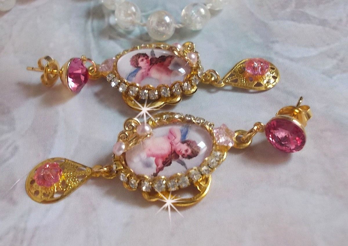 BO Musical Angels gemaakt met PureCrystal cabochons, vergrootglas cabochons, stempels en Pink Zirconiums, 