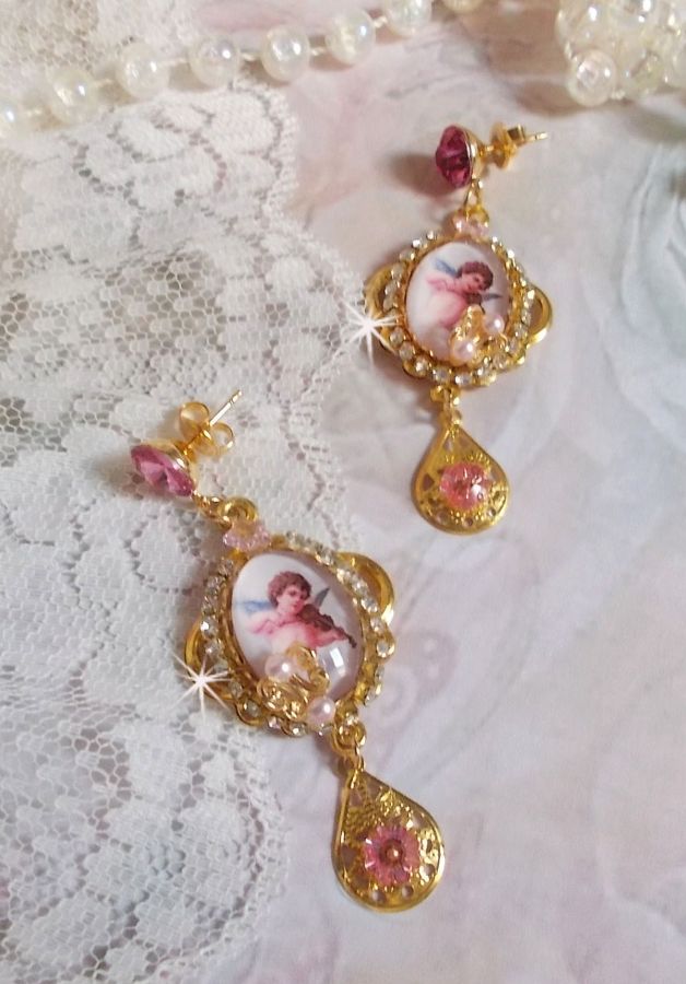 BO Musical Angels gemaakt met PureCrystal cabochons, vergrootglas cabochons, stempels en Pink Zirconiums, 
