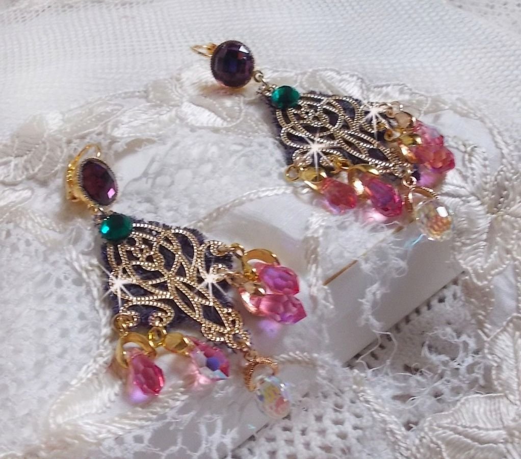 BO Asiane gemaakt met Swarovski Crystal Drops, 1950's Violet kant en glazen kralen.
