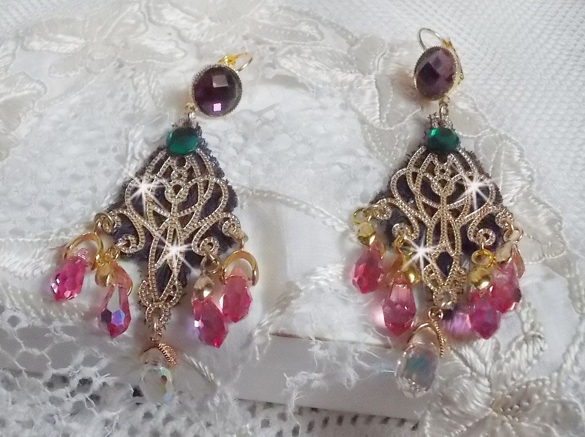 BO Asiane gemaakt met Swarovski Crystal Drops, 1950's Violet kant en glazen kralen.