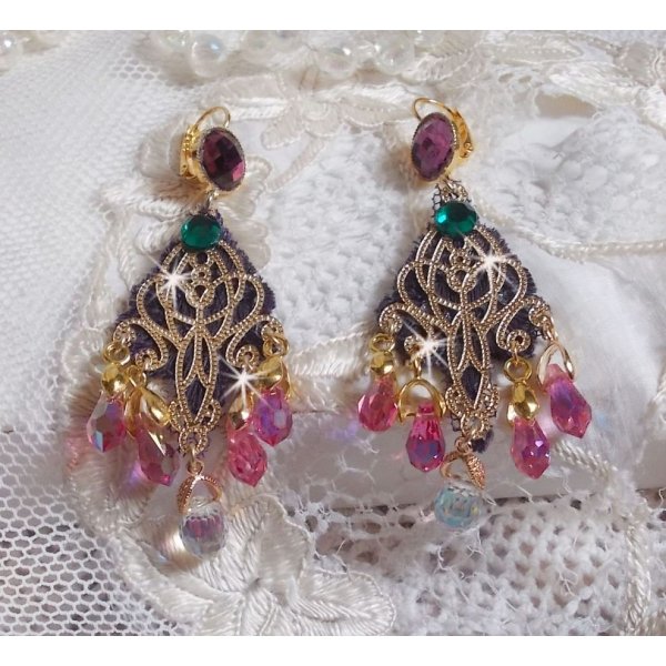 BO Asiane gemaakt met Swarovski Crystal Drops, 1950's Violet kant en glazen kralen.