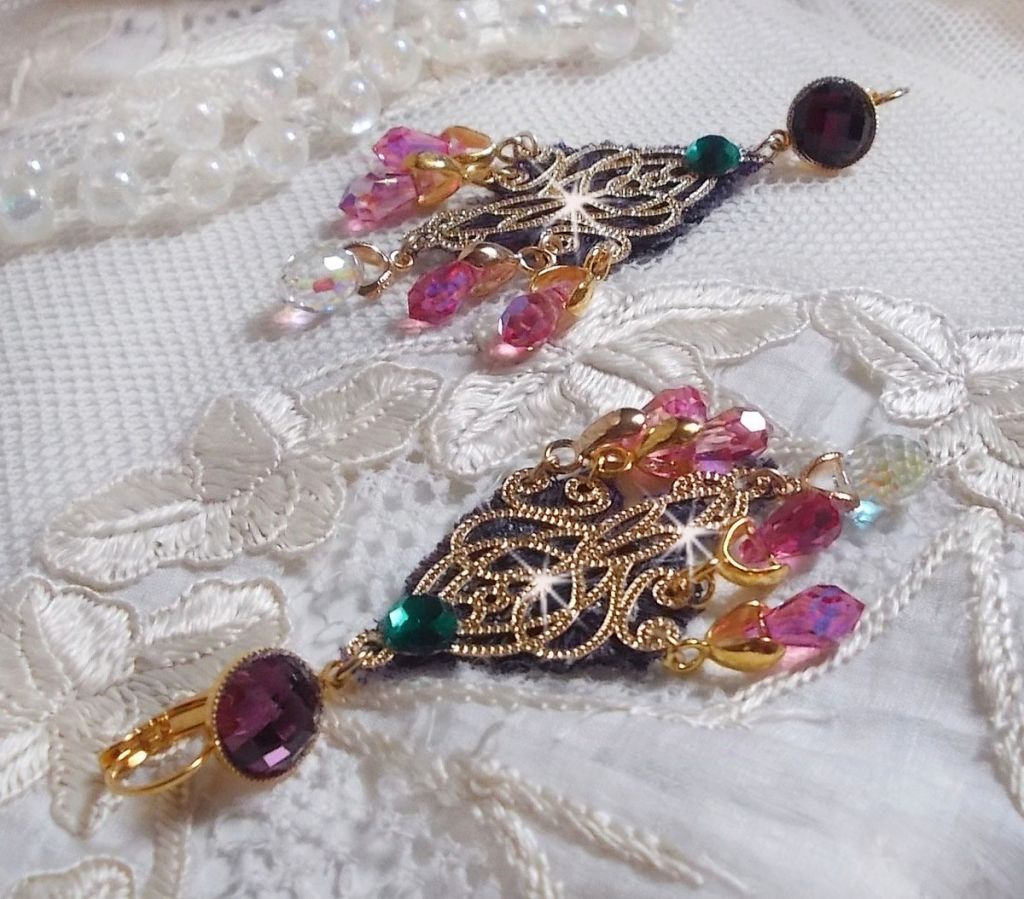 BO Asiane gemaakt met Swarovski Crystal Drops, 1950's Violet kant en glazen kralen.