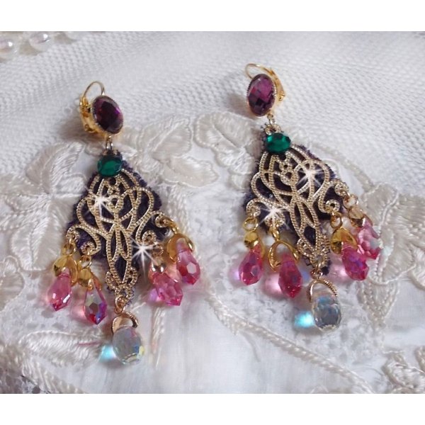 BO Asiane gemaakt met Swarovski Crystal Drops, 1950's Violet kant en glazen kralen.