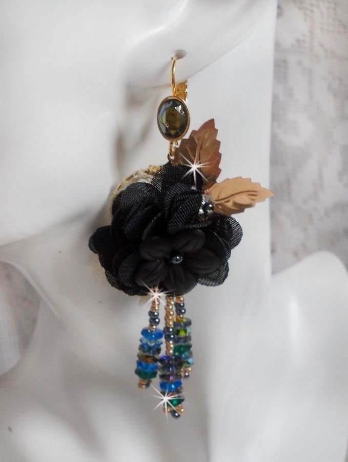 BO Zwarte en gouden dromenvanger kwastjes geborduurd met fijn kant en Swarovski kristallen
