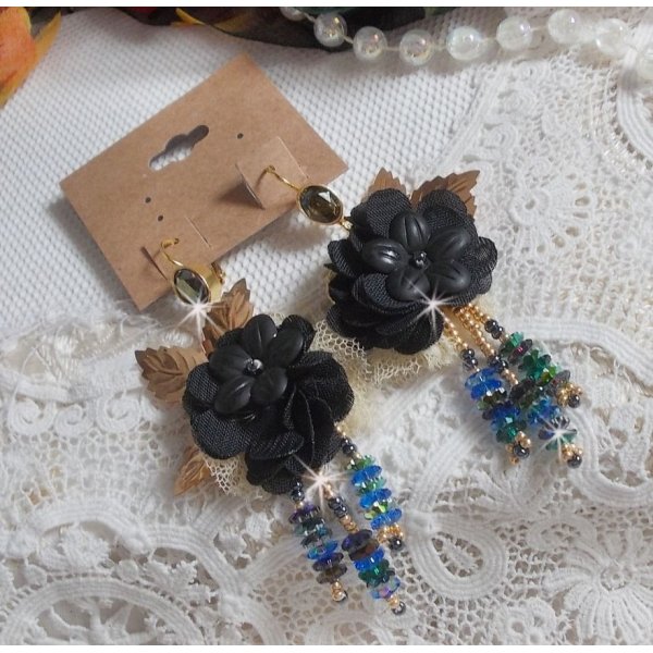 BO Zwarte en gouden dromenvanger kwastjes geborduurd met fijn kant en Swarovski kristallen