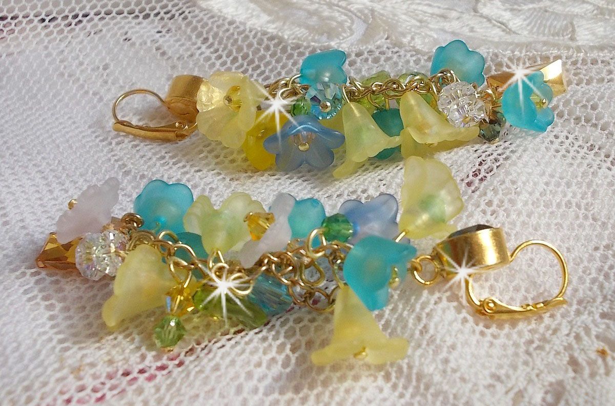 BO Bella Geel gemonteerd met Swarovski kristallen, matte bloemen en parels 