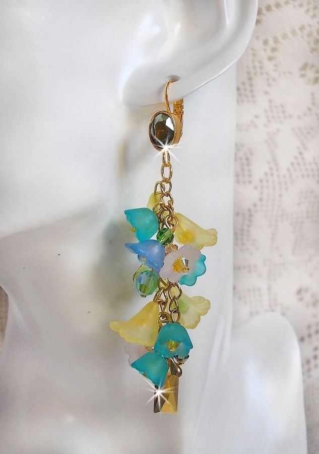 BO Bella Geel gemonteerd met Swarovski kristallen, matte bloemen en parels 