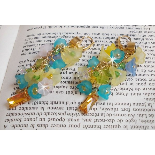 BO Bella Geel gemonteerd met Swarovski kristallen, matte bloemen en parels 