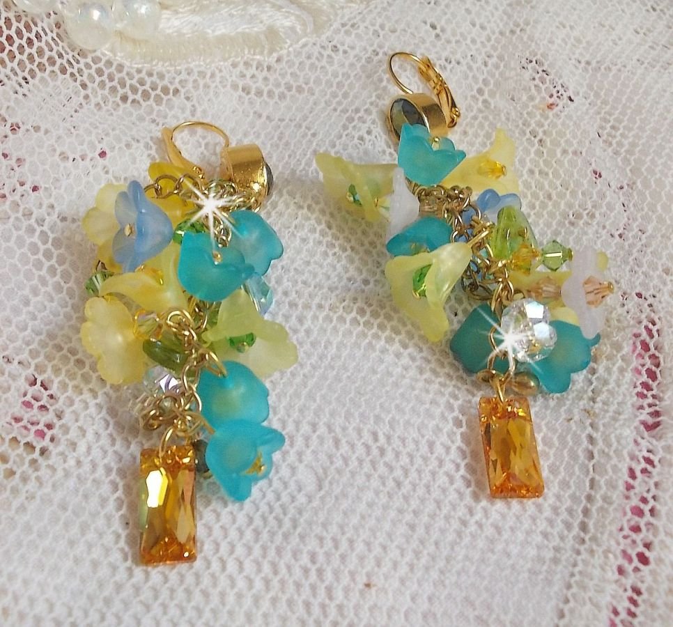 BO Bella Geel gemonteerd met Swarovski kristallen, matte bloemen en parels 